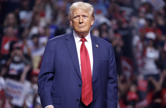 Etats-unis : Trump remet en cause la légalité des documents signés sous Biden à l'aide d'une machine à signer